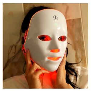 Regina Light Skincare Mask